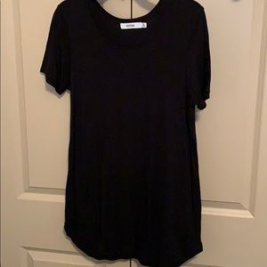 Black crew neck shirt